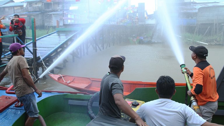 Cegah Kebakaran, Muara Muntai Dapat Bantuan Kapal Pemadam