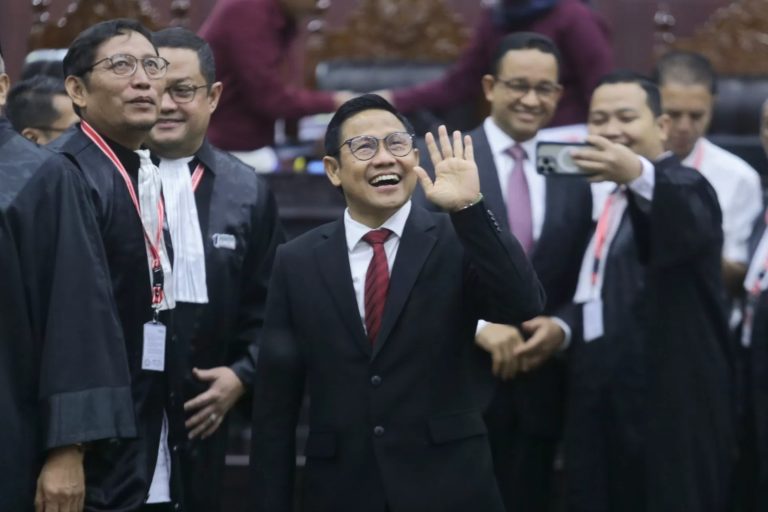 Pakai HP saat Sidang Sengketa Pilpres 2024, Cak Imin Ditegur Petugas Keamanan MK