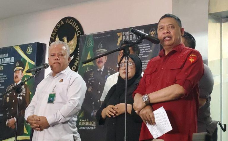 Kejagung Tetapkan 3 Hakim Perkara Ronald Tannur Jadi Tersangka Suap