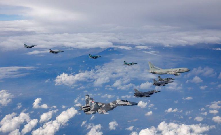 Pesawat TNI AU Kawal Penerbangan Jokowi Kembali ke Solo