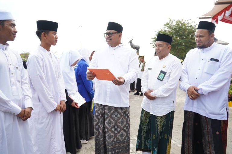 Peringatan Hari Santri Nasional, Pj Bupati PPU Pesan Santri Bisa Berperan di Berbagai Bidang