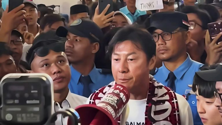 Kepulangan Shin Tae-yong Diiringi Tangis Haru Ribuan Suporter Indonesia di Bandara Soetta