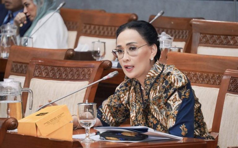 DPR Dukung Evaluasi Penggunaan Senjata Api  di TNI