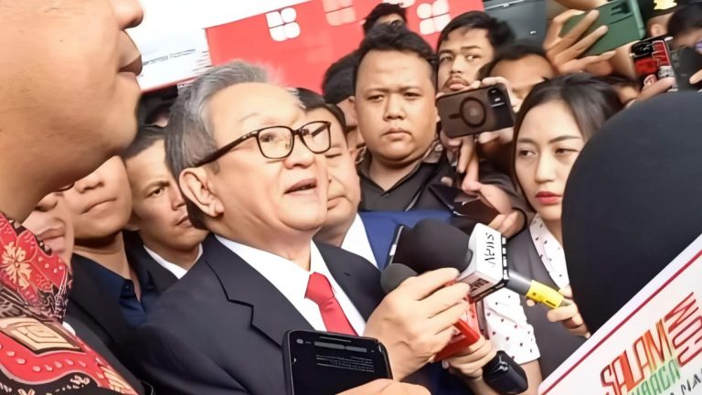 Maqdir Ismail: Hasto Diperiksa KPK Terkait Dua Kasus