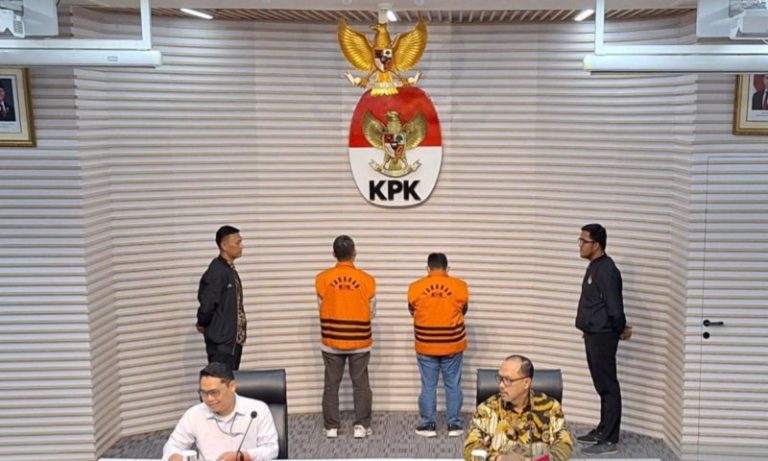 KPK Tahan Bupati Situbondo Karna Suswandi