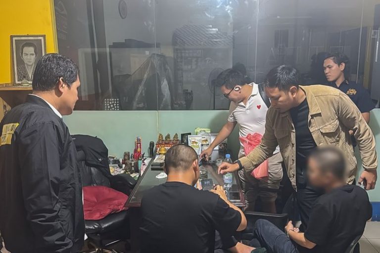 Dua WNA China Diamankan Imigrasi Usai Video Uang di Paspor Viral
