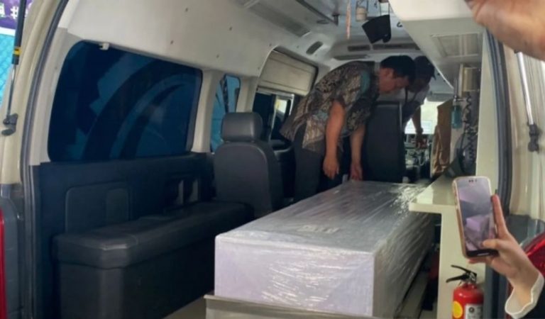 Jenazah Basri Korban Penembakan Aparat Malaysia Tiba di Pekanbaru