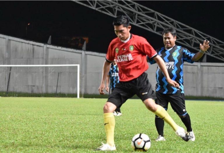 Jelang HPN 2025, PWI Kukar Tantang DPRD dalam Laga Eksibisi Sepak Bola