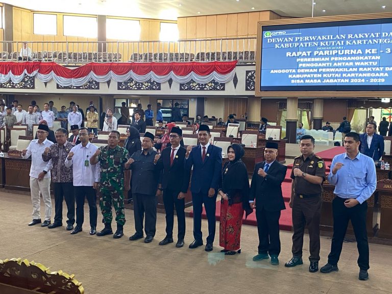 Pemkab Kukar Turut Hadiri PAW Anggota DPRD Kukar, Hendra Resmi Gantikan Alif Turiadi