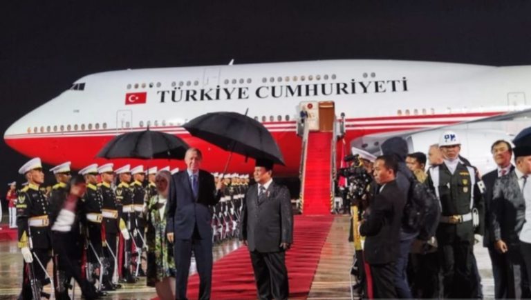 Kedekatan Presiden Prabowo dan Erdogan Terlihat saat Mengantar ke Hotel dalam Satu Mobil