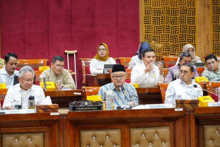 Mendikdasmen Pastikan Gaji dan Tunjangan Guru Tidak Terpengaruh Efisiensi Anggaran