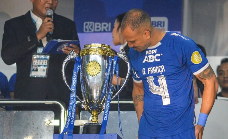 Persib Bandung Resmi Berpisah dengan Bek Andalan Gustavo Franca