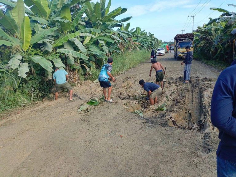 Peningkatan Jalan Sebelimbingan–Tuana Tuha Terkendala Banjir, Pemkab Kukar Tetap Komit Lanjutkan Proyek Perbaikan