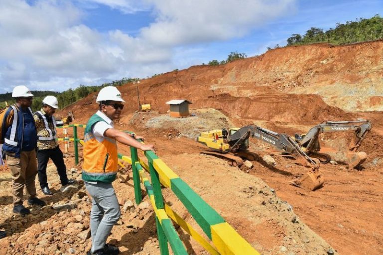 Menteri ESDM Tinjau Pulau Gag, Warga Tolak Penutupan Tambang Nikel di Raja Ampat