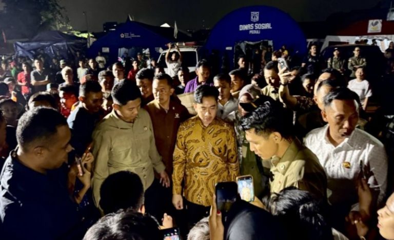 Wapres Gibran Tinjau Pengungsian Korban Kebakaran Kapuk Muara