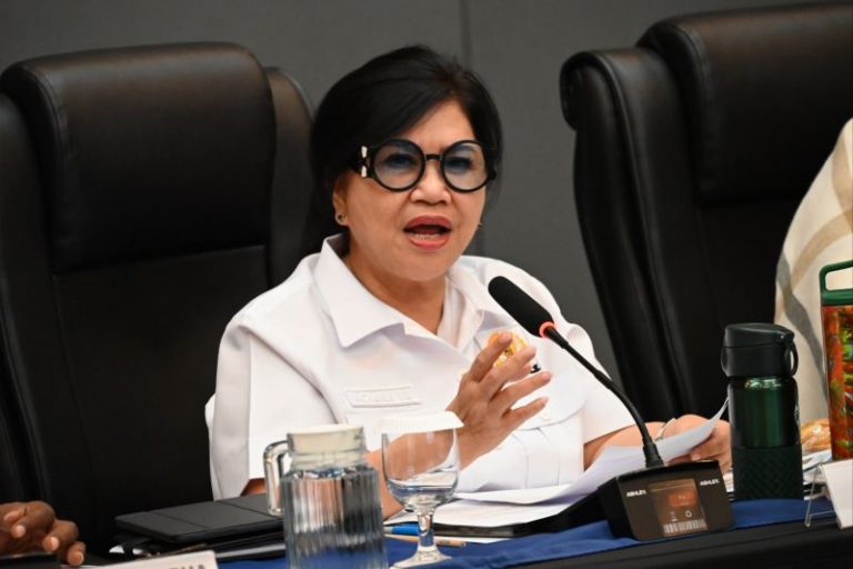 DPR Desak Menteri ESDM Evaluasi Total Izin Tambang Nikel di Raja Ampat