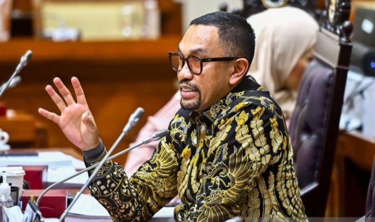 Meresahkan, DPR RI Dukung Larangan Ormas Gunakan Seragam Mirip TNI/Polri