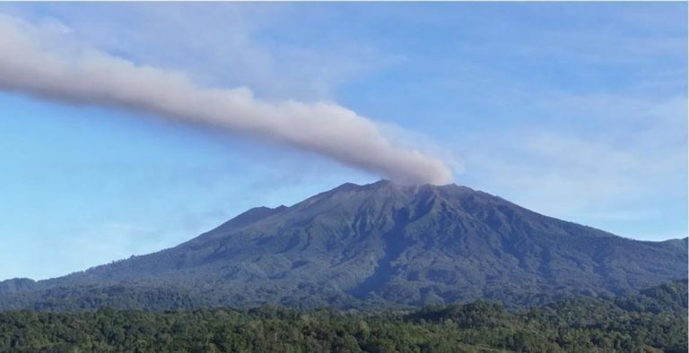 Gunung Raung Kembali Erupsi, Kolom Abu Capai 2.000 Meter
