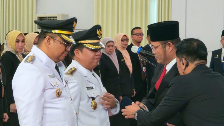 Dari Diskualifikasi ke Kursi Bupati Kukar: Aulia–Rendi Resmi Dilantik, Edi Turun Tanpa Drama