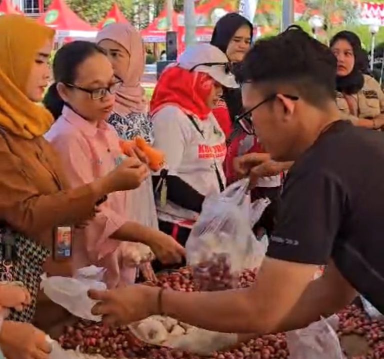 HUT ke-80 RI, Pemkab Kukar Hadirkan Pasar Murah untuk Jaga Daya Beli Masyarakat