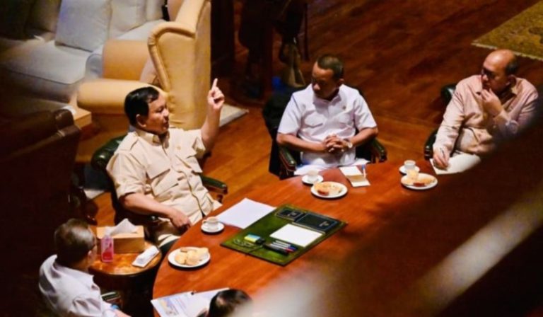 Presiden Prabowo Pimpin Rapat Terbatas Bahas Tata Kelola Tambang Strategis