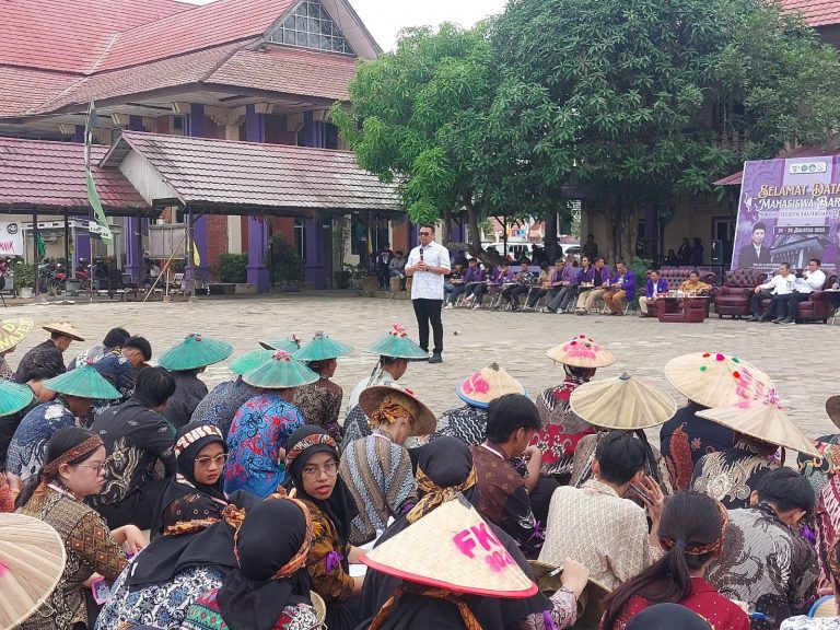 Hadir di PKKMB Unikarta, Bupati Kukar Dorong Mahasiswa Jadi Motor SDM Unggulan Penopang IKN