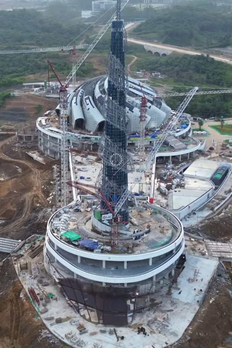 Masjid Rp1 Triliun di IKN: Azan Pertama dari Menara 99 Meter
