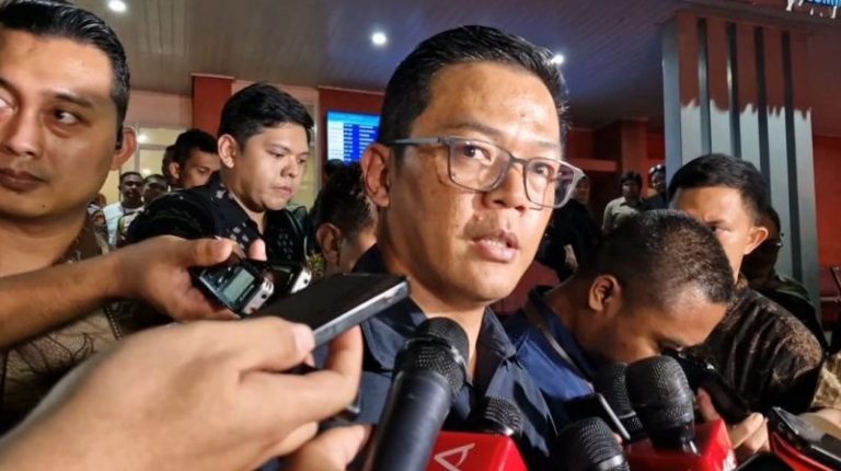 Menlu Sugiono Pastikan Hak Pendidikan Anak Mendiang Zetro