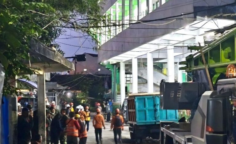 Basarnas Temukan Tiga Jenazah Lagi Korban Tewas Runtuhan Musala Ponpes Al Khoziny