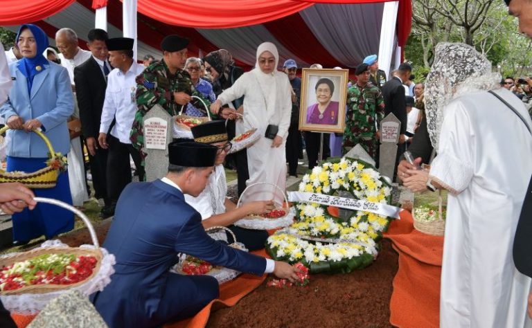 Wapres Gibran Pimpin Upacara Pemakaman Istri Wapres Ke-4 RI di TMP Kalibata