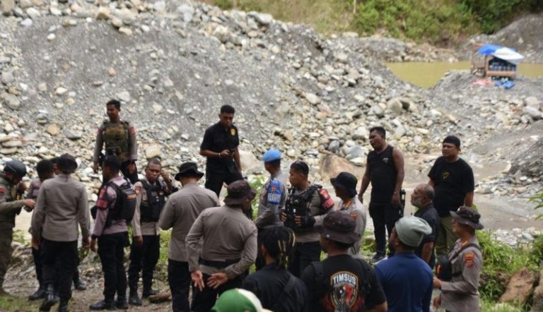 Polda Papua Barat Tegas Tertibkan Tambang Emas Ilegal di Wasirawi