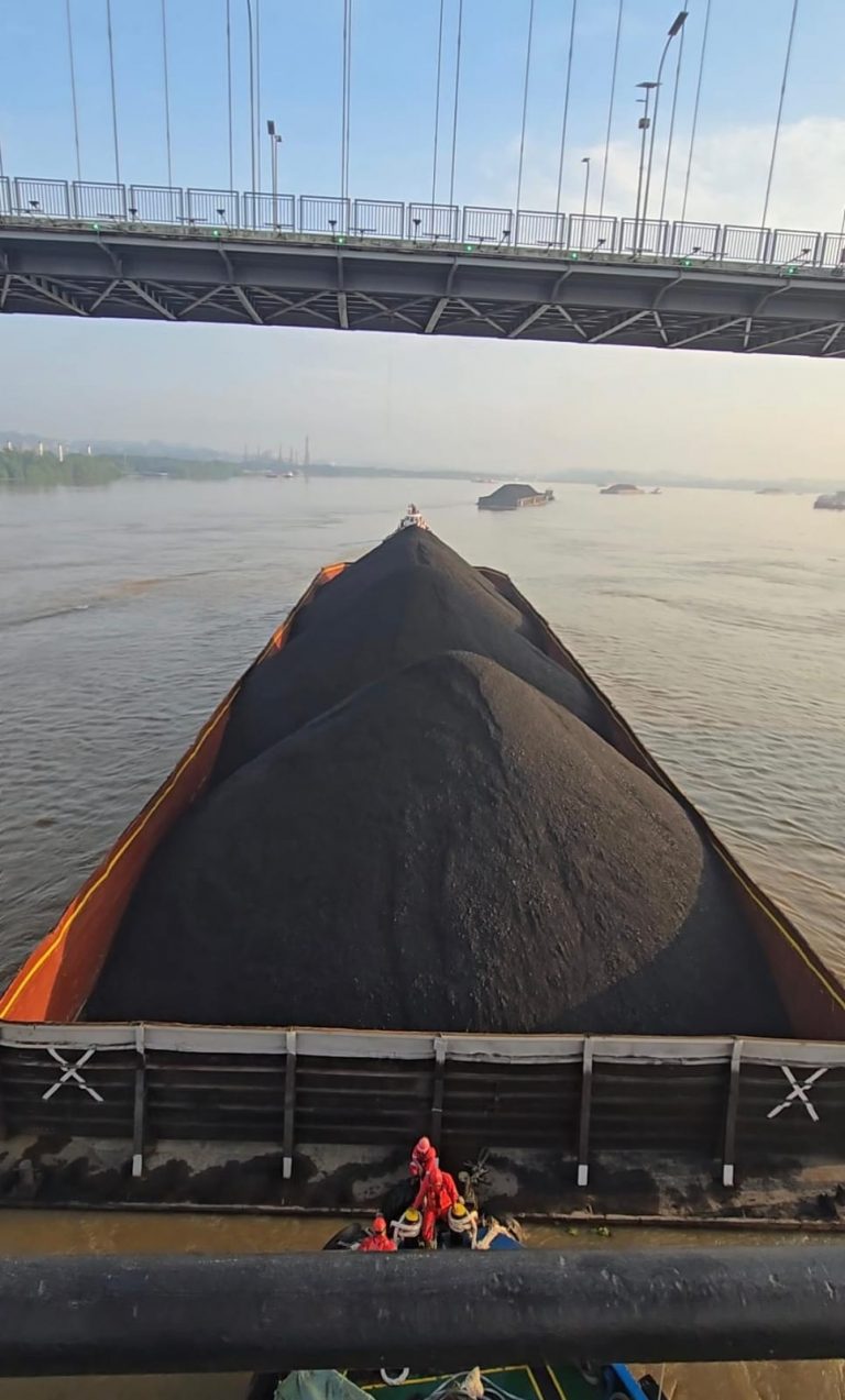 Pagi di Jembatan Mahakam: Antara Lari, Ponton, dan Rasa Cemas