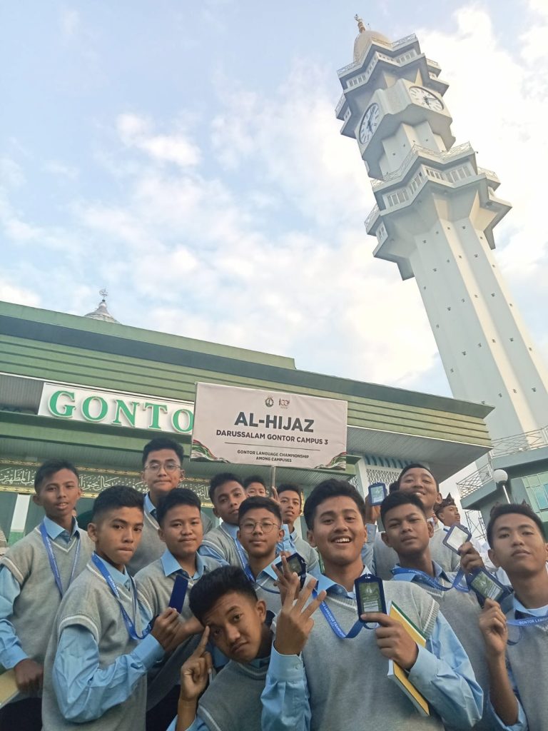 Belajar dari Lirboyo: Saat Adab Tak Lagi Dihargai di Layar