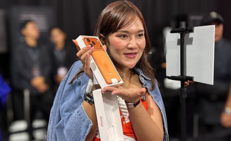 iPhone 17 Resmi Meluncur di Indonesia, Pembeli Antre Sejak Dini Hari