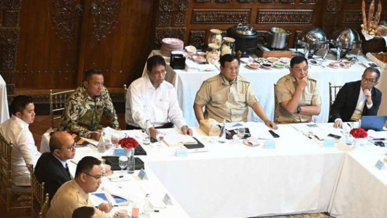 Presiden Prabowo Gelar Ratas Bahas Penguatan STEM dan Swasembada Nasional