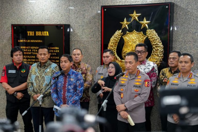 Menhut Raja Juli Antoni: Penegakan Hukum Polri Turunkan Luas Karhutla hingga 43 Persen