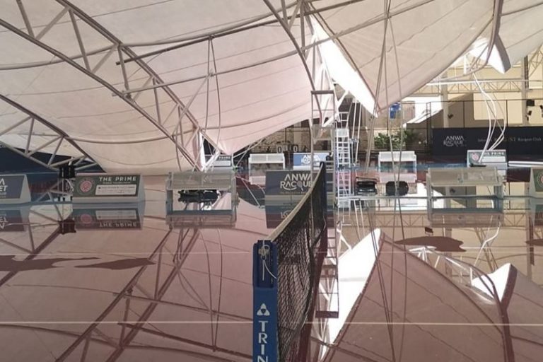 Atap Lapangan Padel dan Tenis di Meruya Ambruk Diterjang Angin