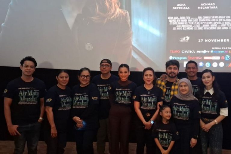 Acha Septriasa Menangis Saat Ucapkan Syahadat di Film Air Mata Mualaf