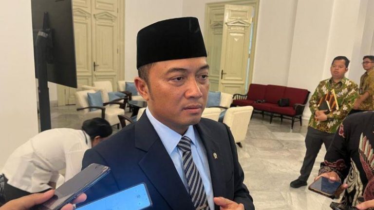 Presiden Prabowo Tetapkan 10 Pahlawan Nasional, Termasuk Soeharto dan Gus Dur