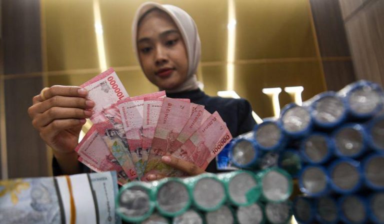 Pernyataan Hawkish Pejabat The Fed Tekan Nilai Tukar Rupiah