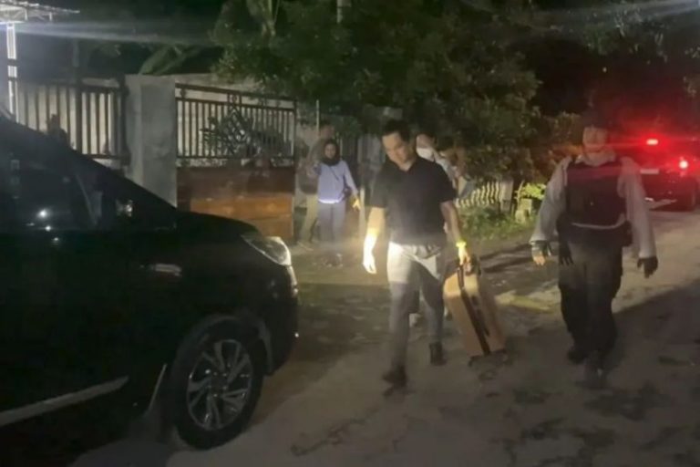 KPK Geledah Rumah Direktur RSUD dr. Harjono Ponorogo di Kota Madiun