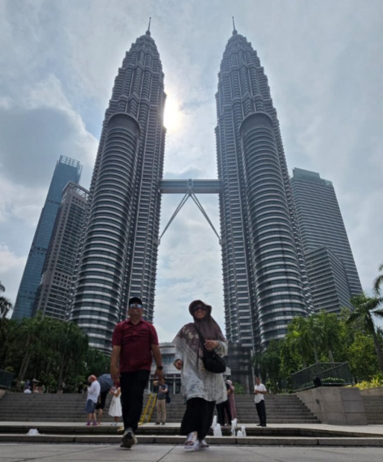 Backpacker Murah Bali–Singapura–Malaysia (6): Sehari Tanpa Target, KLCC, dan Petualangan Digital di Space & Time
