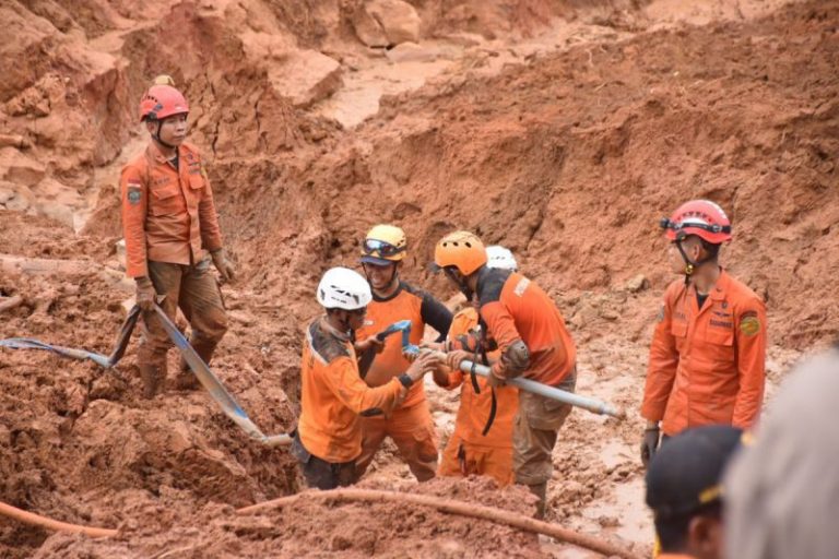 BNPB Lakukan Operasi Modifikasi Cuaca Percepat Penanganan Longsor Cilacap