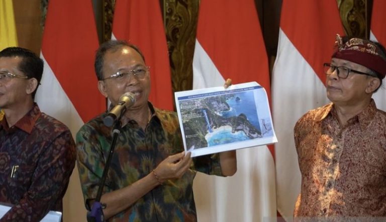 Gubernur Koster Hentikan Pembangunan Lift Kaca di Pantai Kelingking