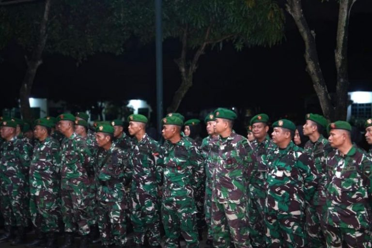 TNI Kerahkan 555 Personel Bantu Evakuasi Korban Banjir di Sibolga