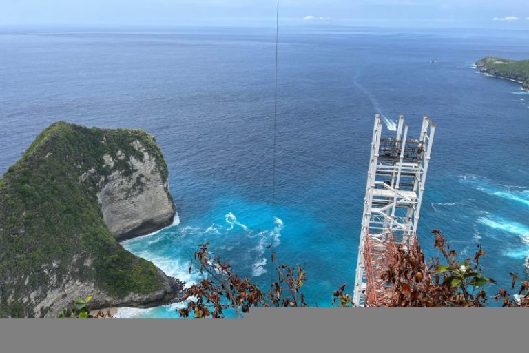 DPRD Bali Desak Kejari Klungkung Usut Lift Kaca di Pantai Kelingking