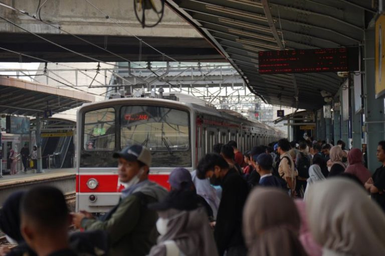 KAI Commuter Tegaskan Tidak Pecat Petugas Terkait Barang Hilang di Commuter Line
