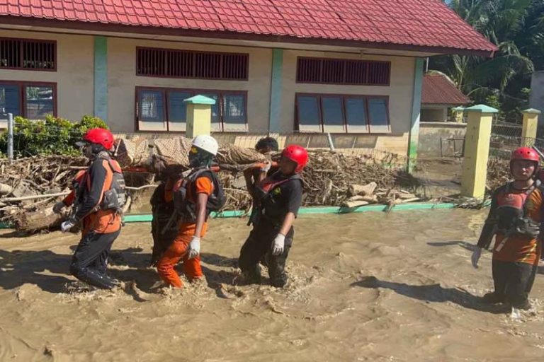 1.112 Korban Banjir Aceh Dievakuasi, 100 Meninggal dan 9 Hilang