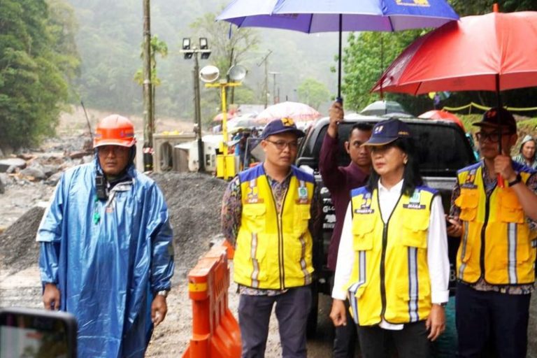 Wamen PU Instruksikan Penataan Ulang Sepadan Sungai di Sumbar