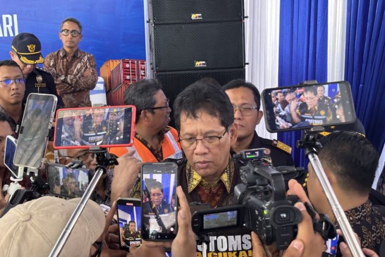 Menkeu Tolak Kirim Barang Ilegal untuk Korban Bencana Sumatera